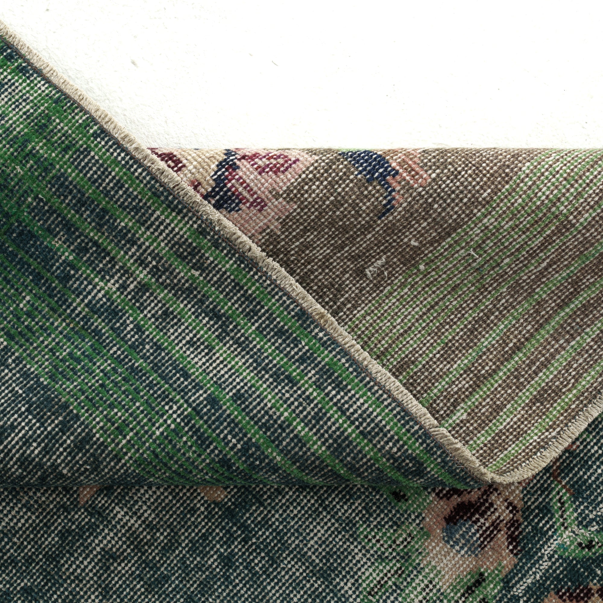 Elegant green area rug, perfect for living room, bedroom, entryway, office, kitchen & dining decor