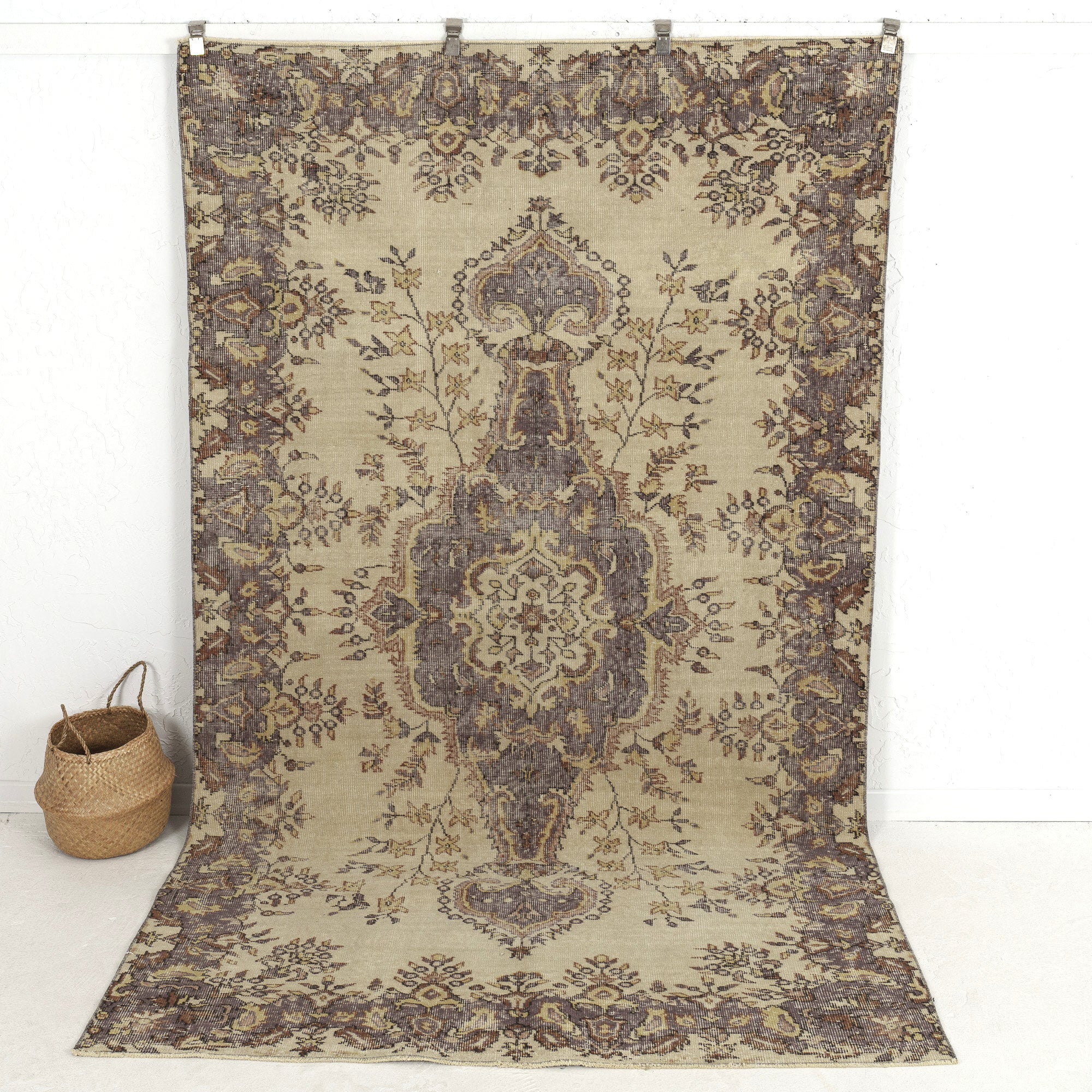 Esirya - Oriental Rug, Exquisite Antique Design