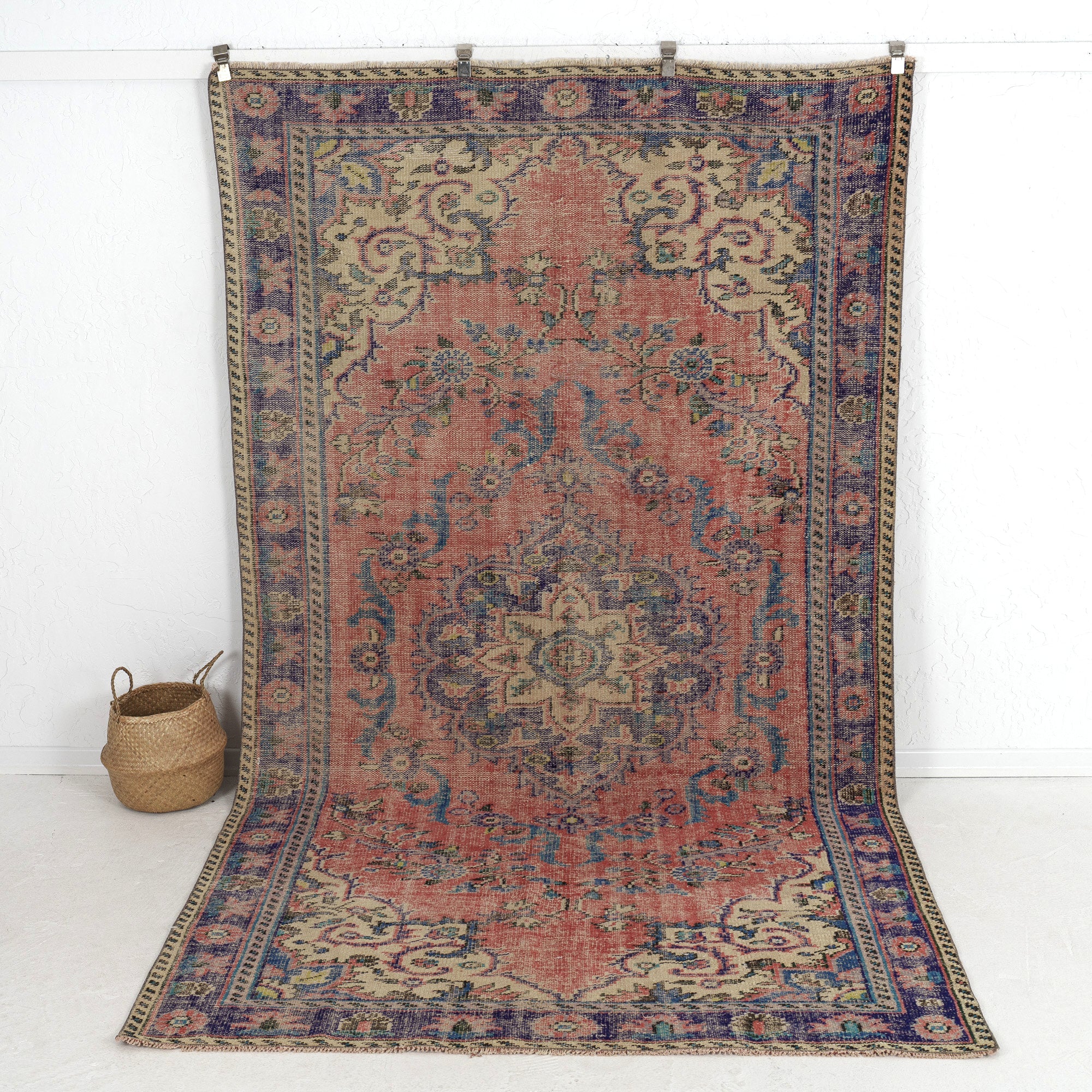 Falyra - Oriental Rug, Handcrafted for Luxury Living
