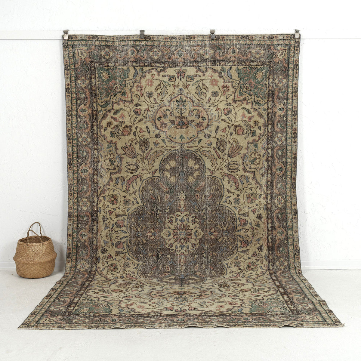 Yenessa - Dining Room Rug, Classic Artisan Crafted
