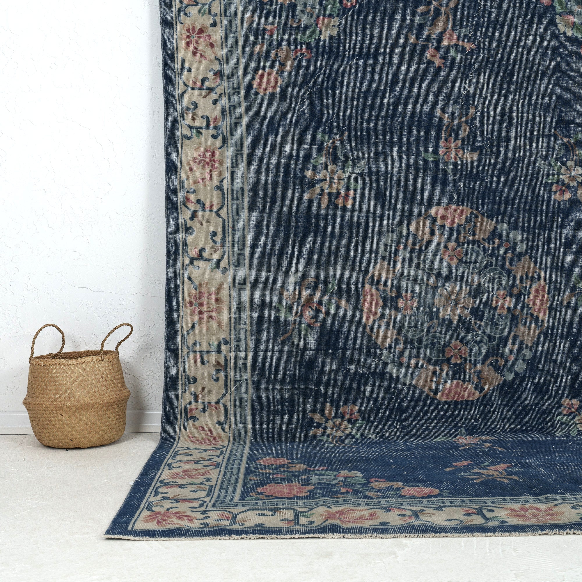 Hilessa - Living Room Rug, Elegant & Unique