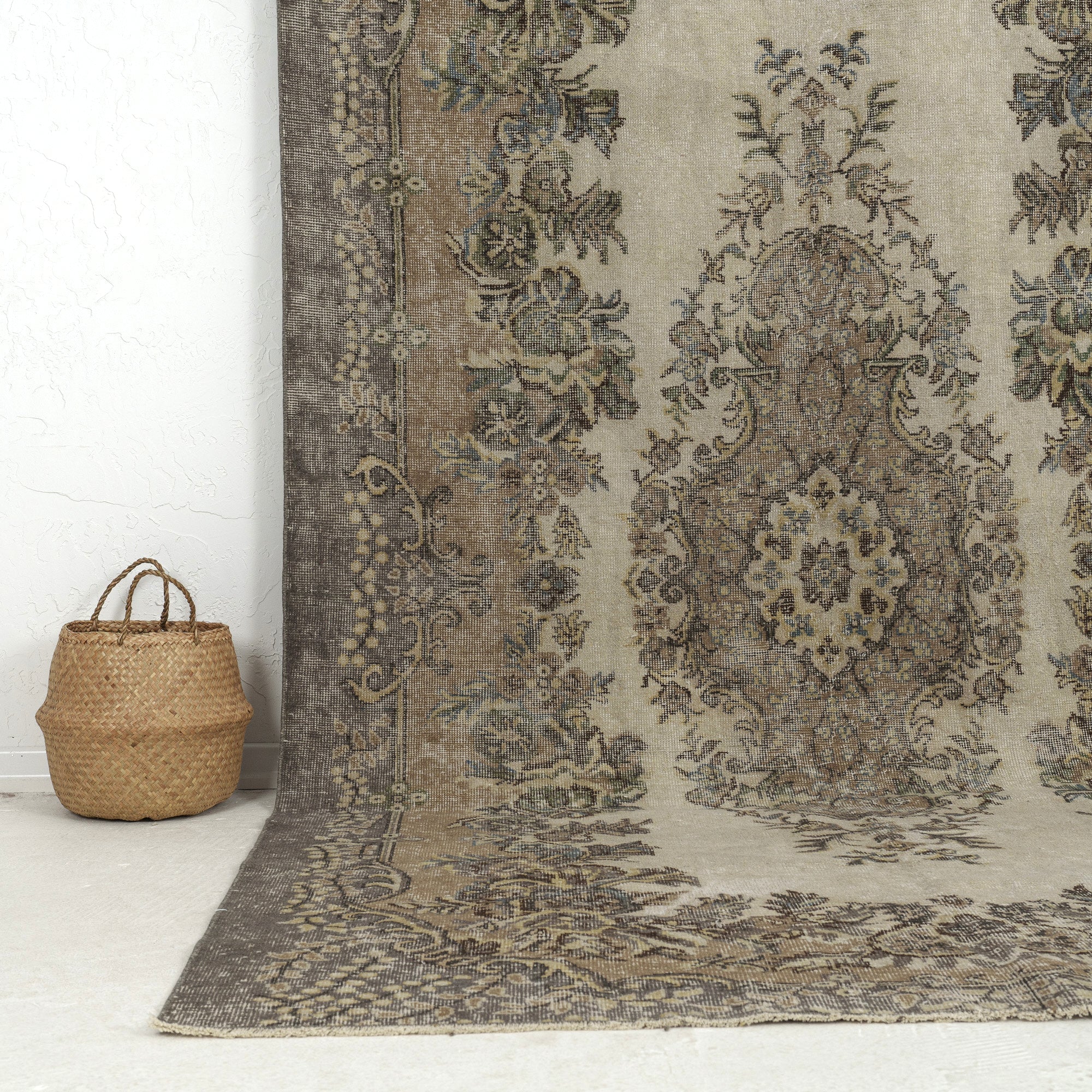 Malivya - Dining Room Rug, Authentic Oriental Design