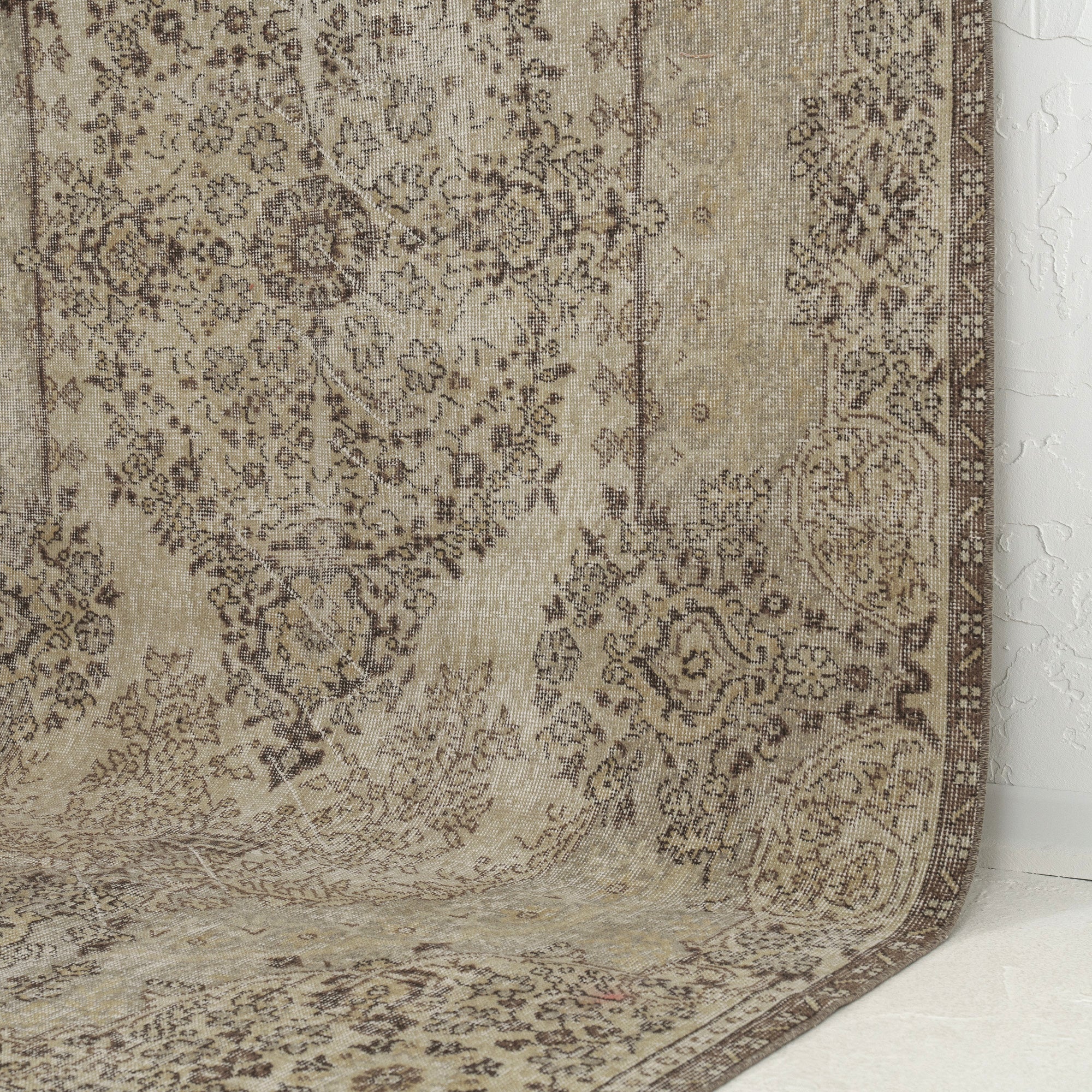 Urelia - Oriental Rug, Timeless & Exquisite