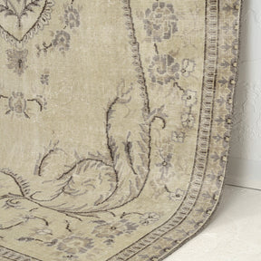 Abella - Oriental Rug, Exquisite Antique Design