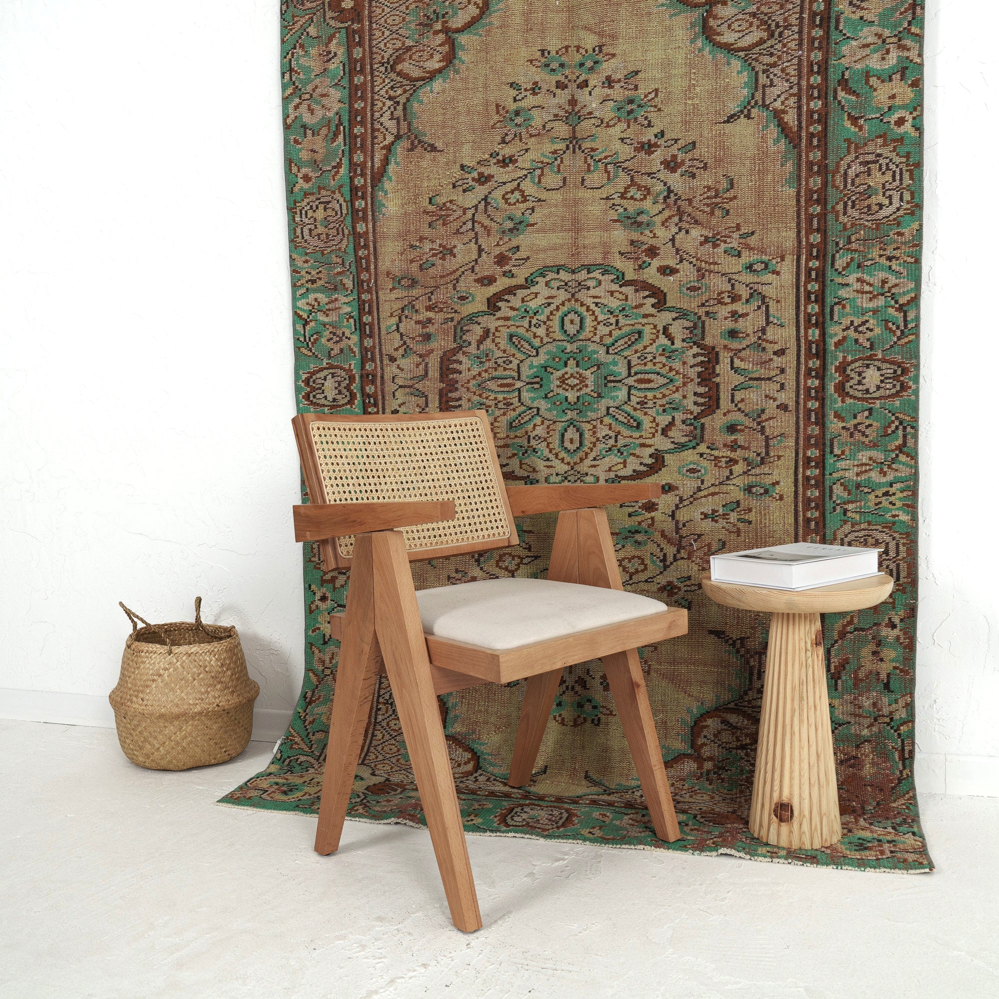 Aimee - Dining Room Rug, Authentic Oriental Design