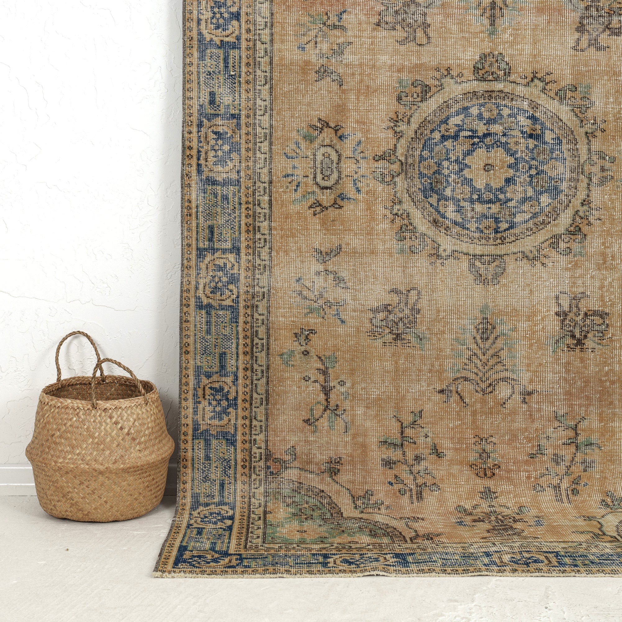 Anwen - Oriental Vintage Rug, Collector's Edition