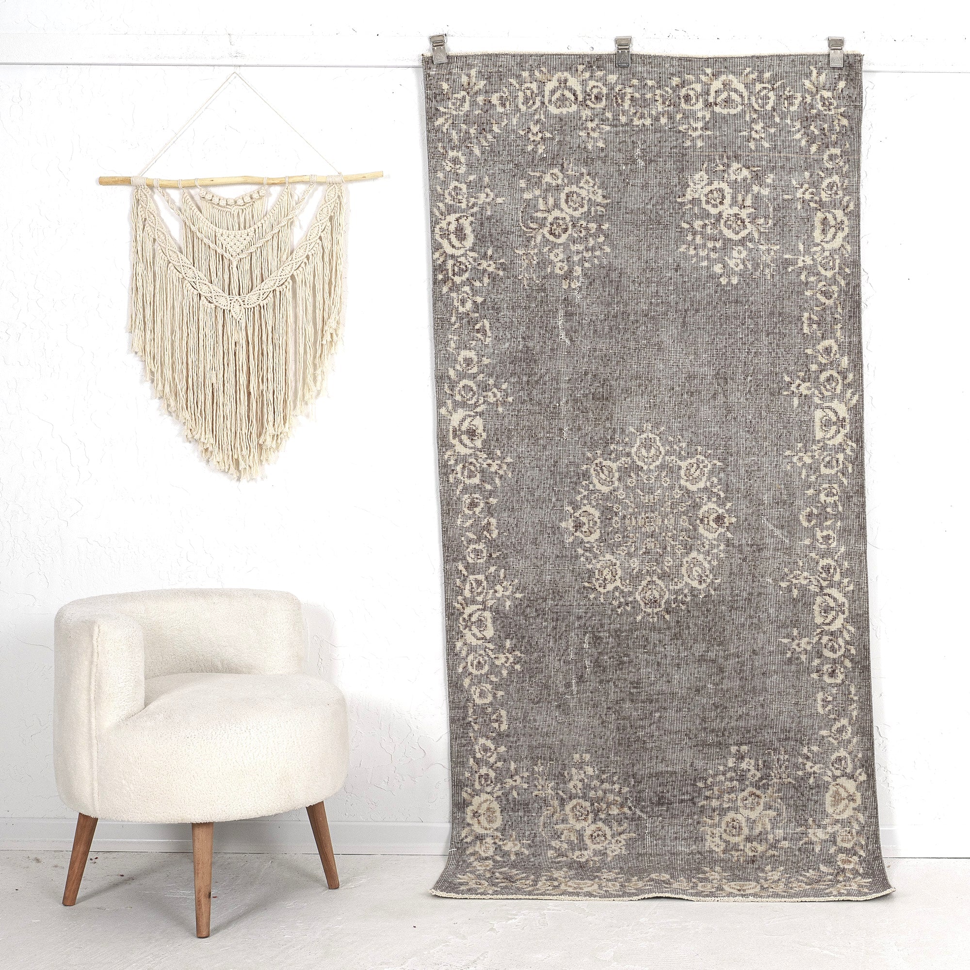 Jolanda - Oriental Rug, Exquisite Antique Design