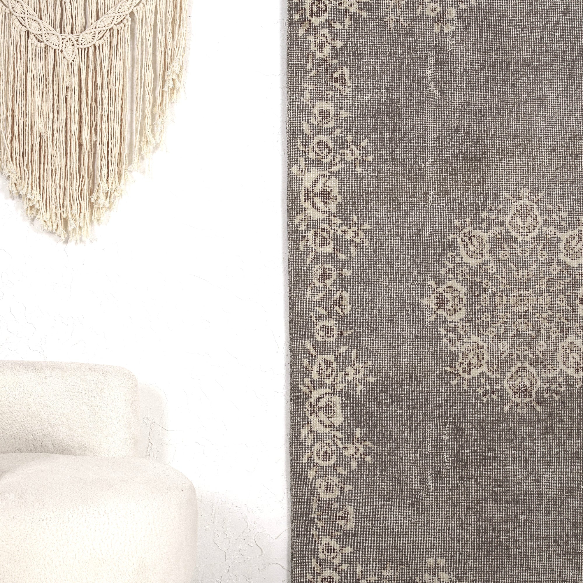 Jolanda - Turkish Rug, Authentic and Vintage