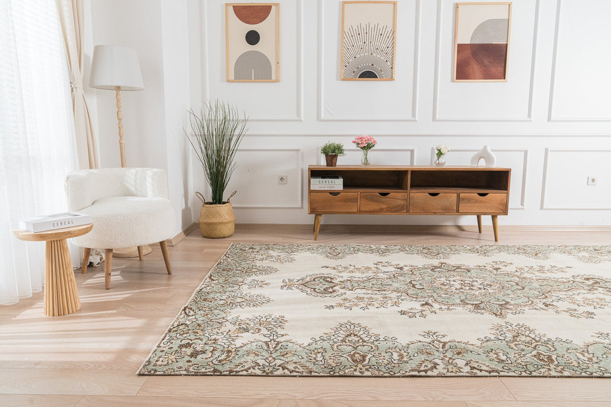 Inna - Elegant Living Room Rug, Antique Charm