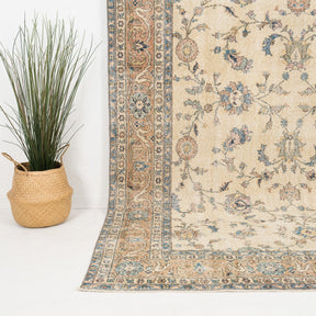 Daevina - Vintage Turkish Area Rug