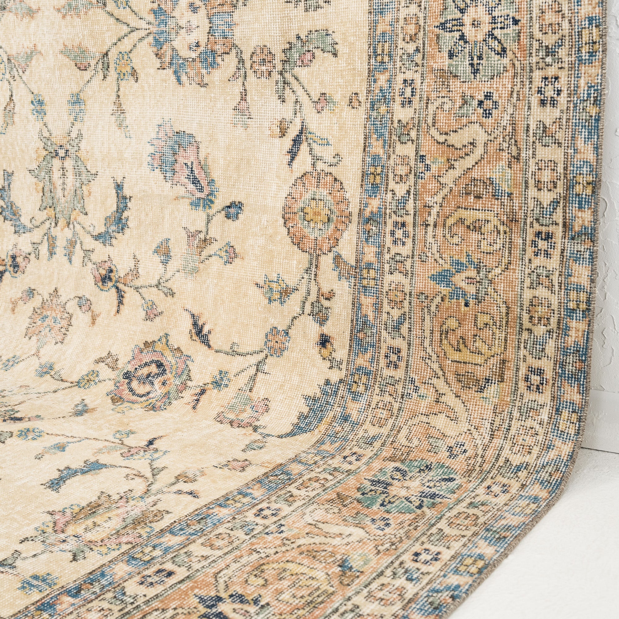 Daevina - Vintage Turkish Area Rug