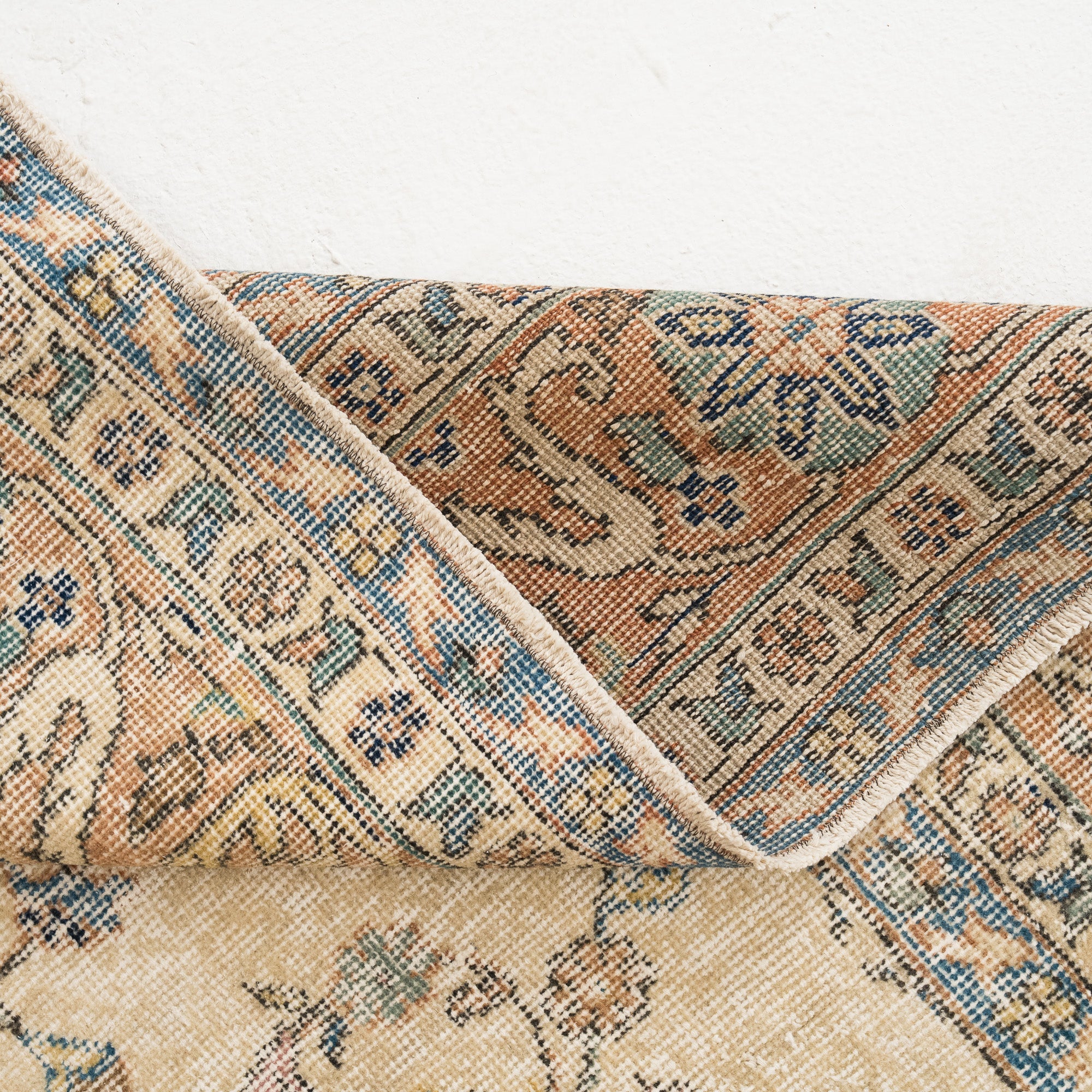 Daevina - Vintage Turkish Area Rug