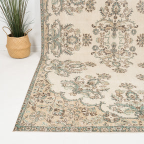 Vaelina - Vintage Turkish Area Rug