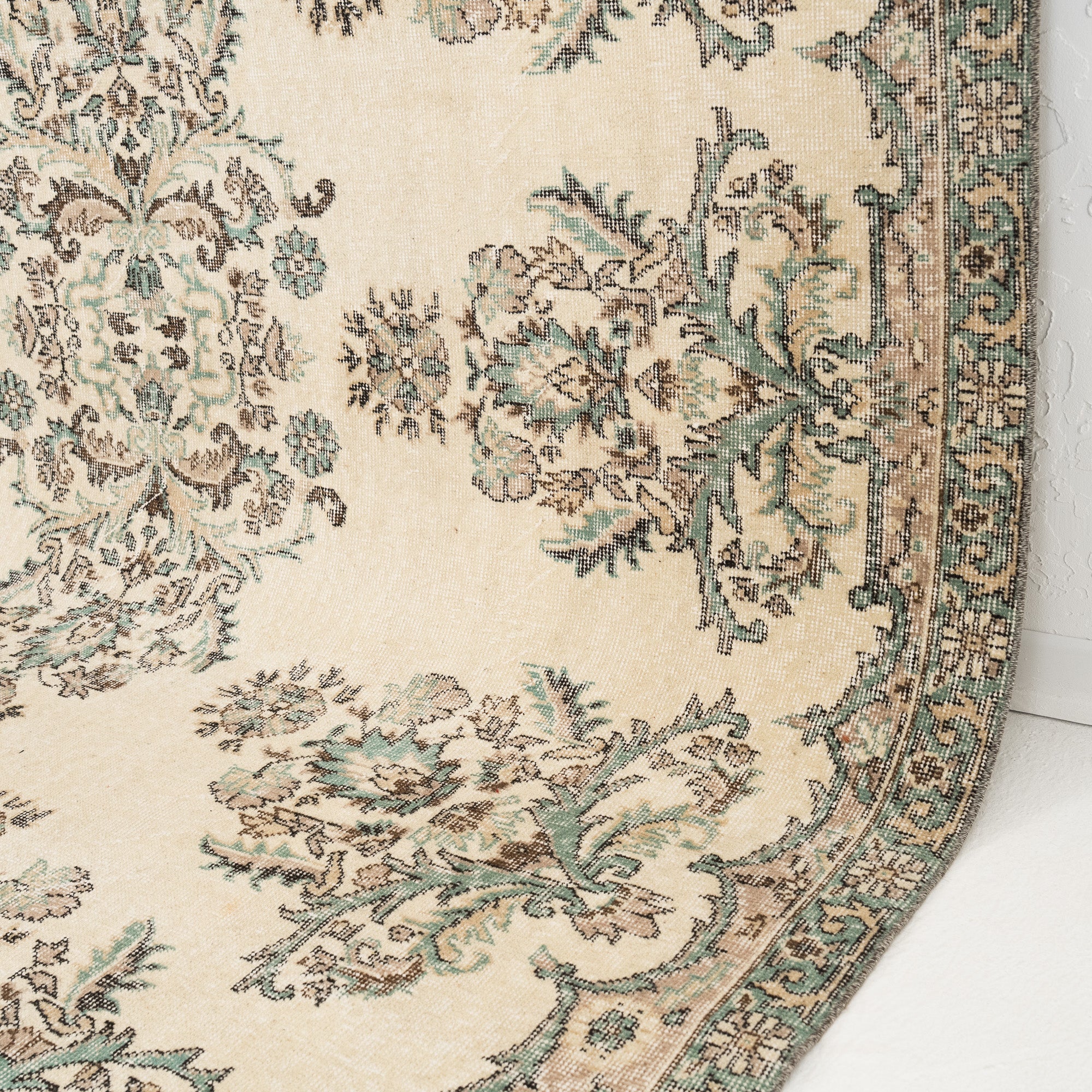 Serenique - Vintage Turkish Area Rug