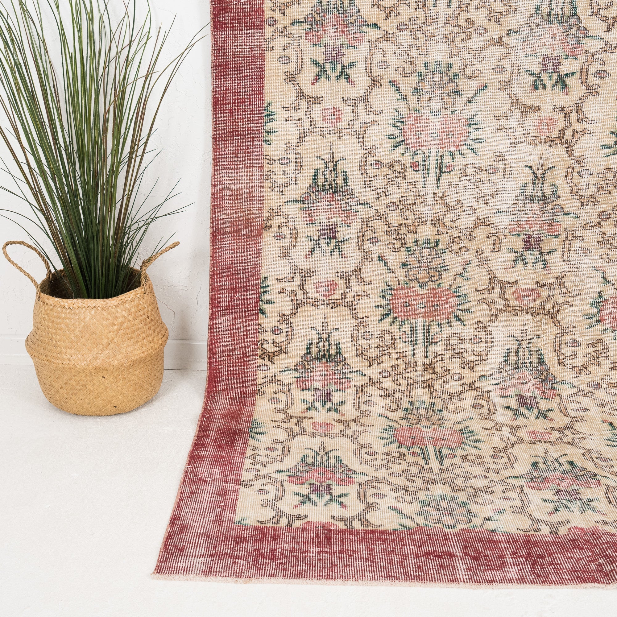 Arisynna - Vintage Turkish Area Rug