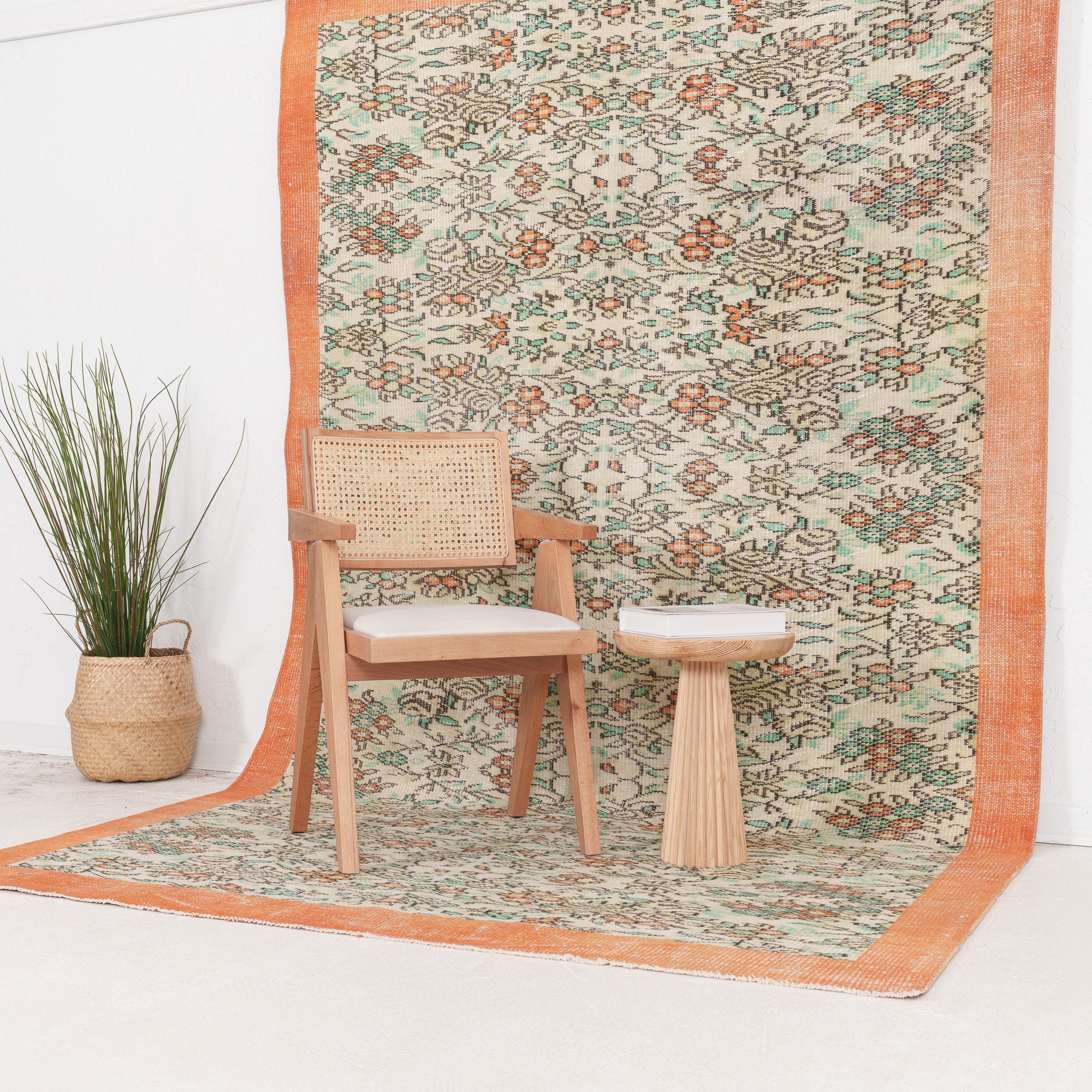 Xaerisess - Vintage Turkish Area Rug