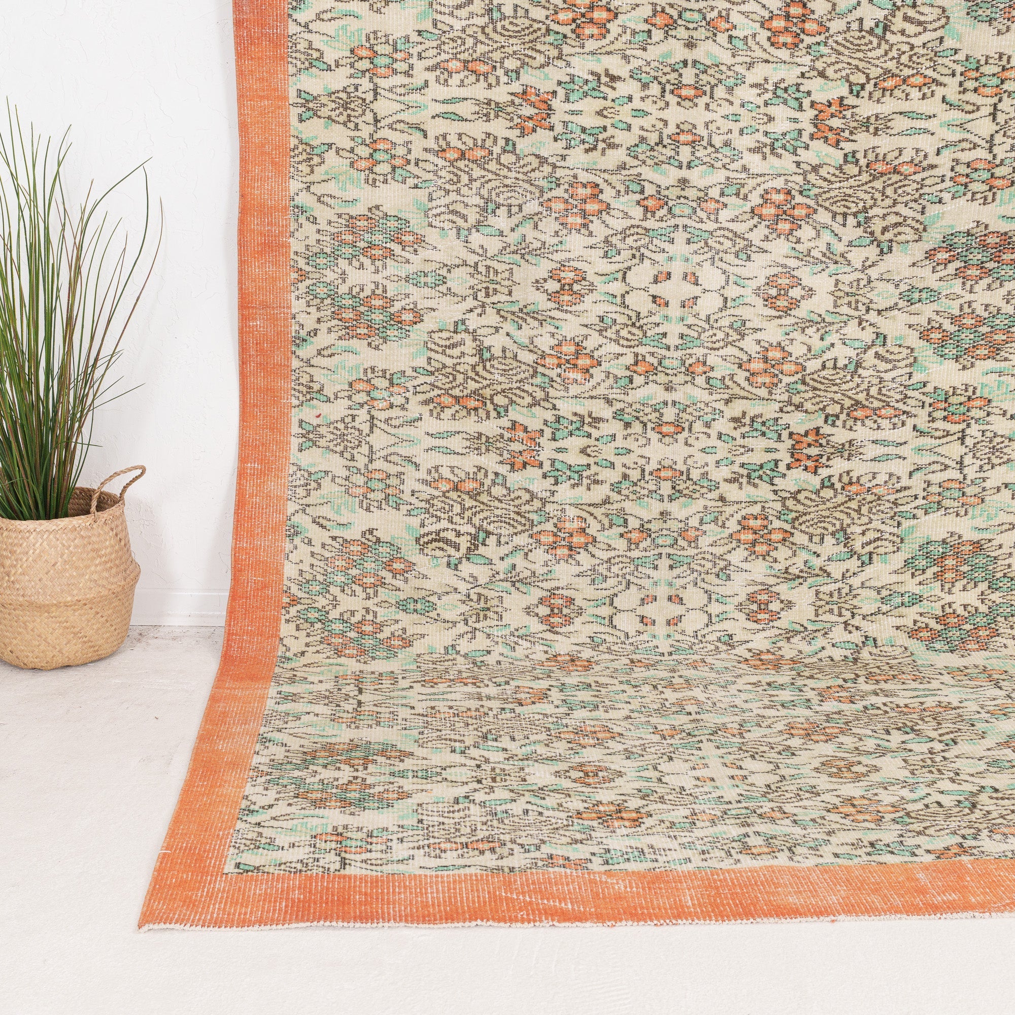 Xaerisess - Vintage Turkish Area Rug