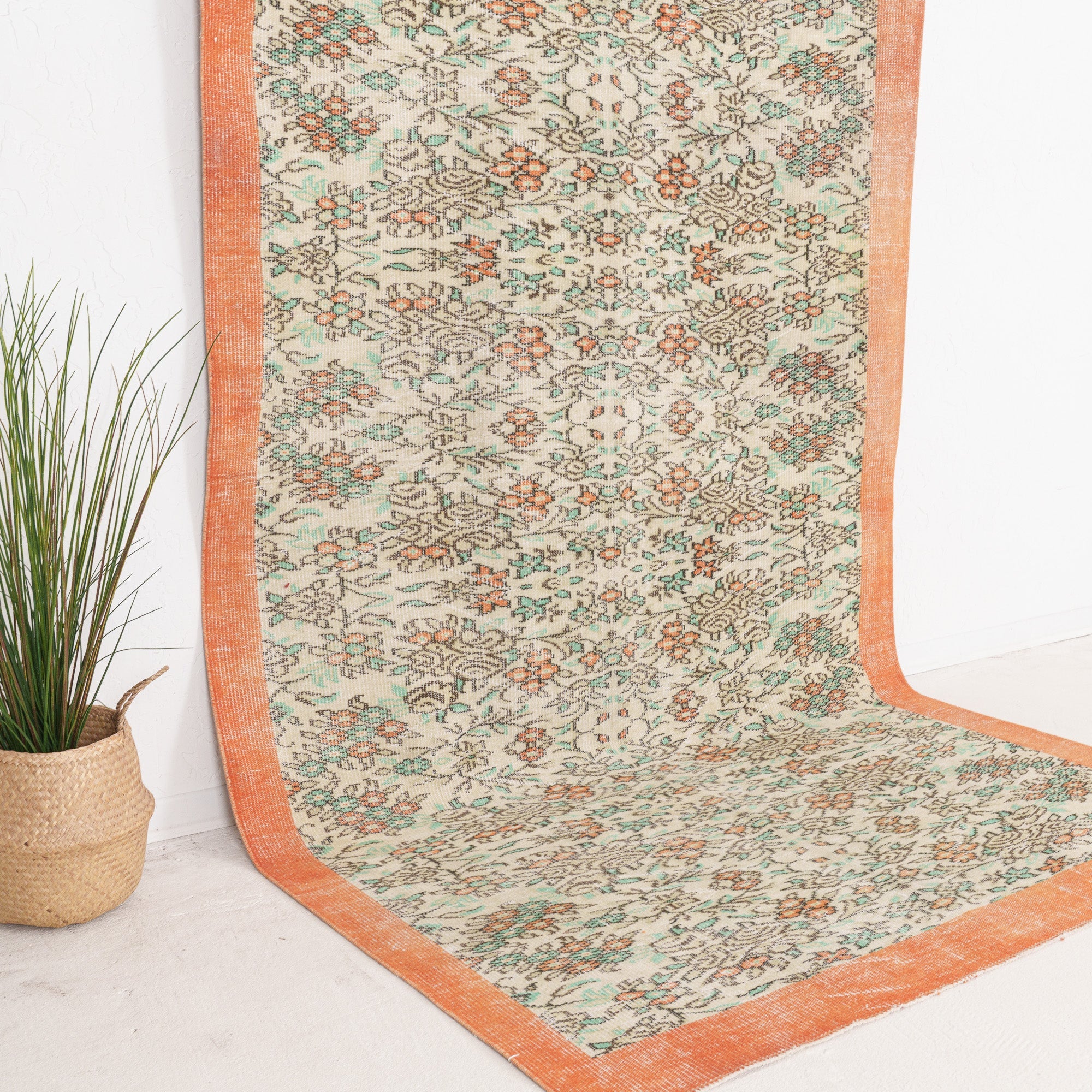 Xaerisess - Vintage Turkish Area Rug