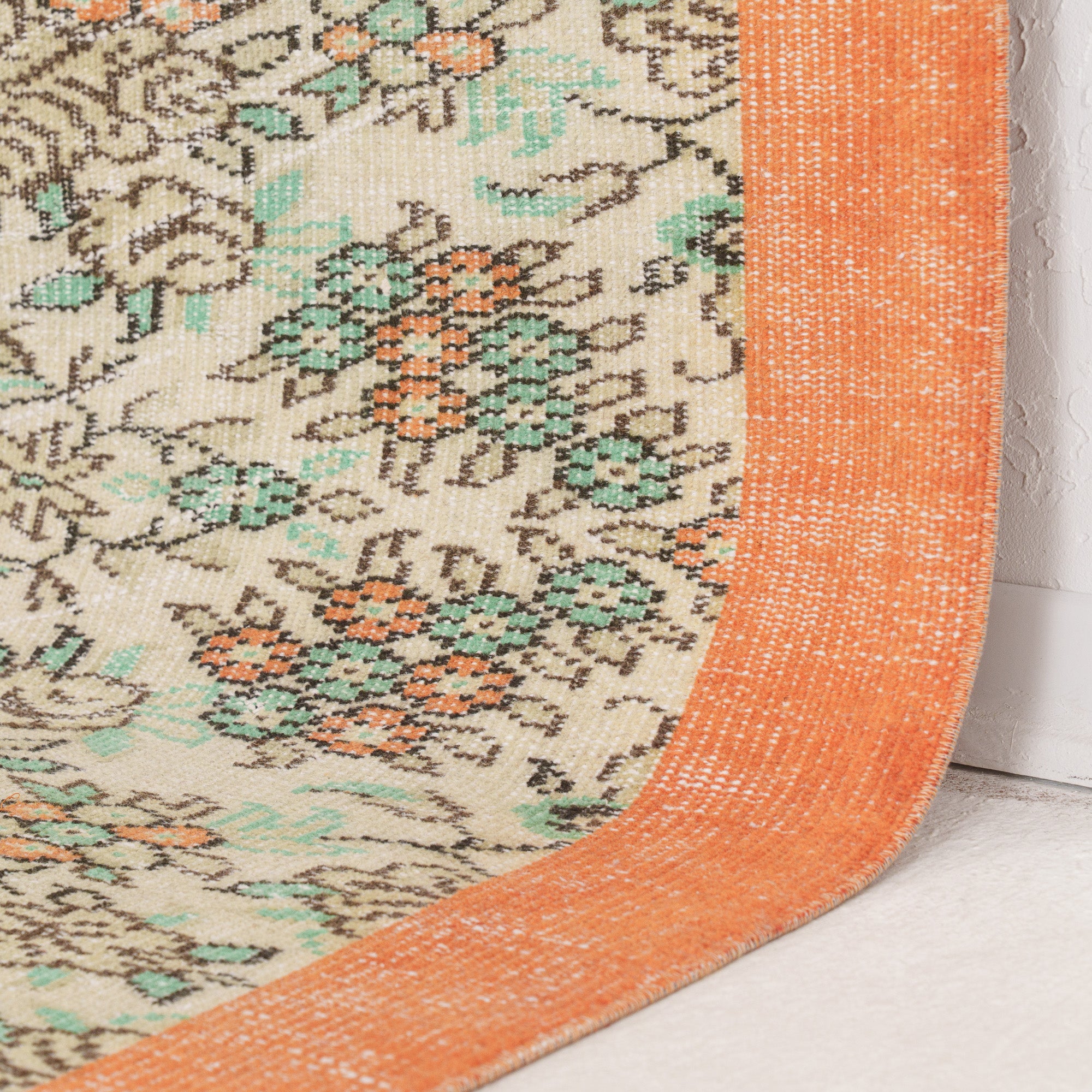 Xaerisess - Vintage Turkish Area Rug