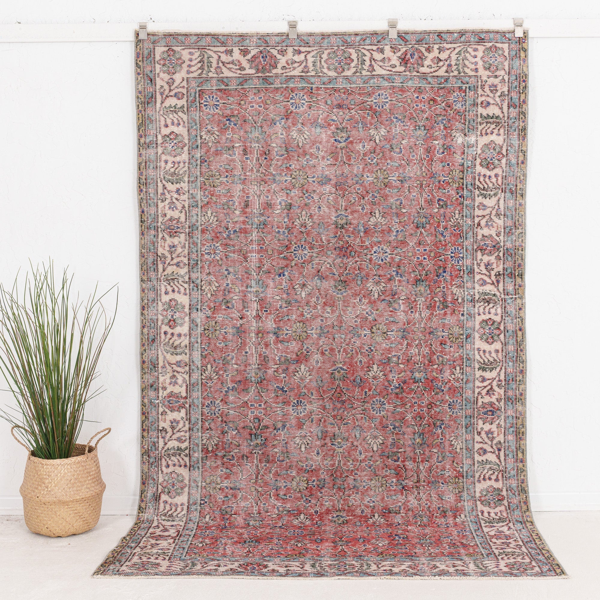 Xaerisaria - Vintage Turkish Area Rug