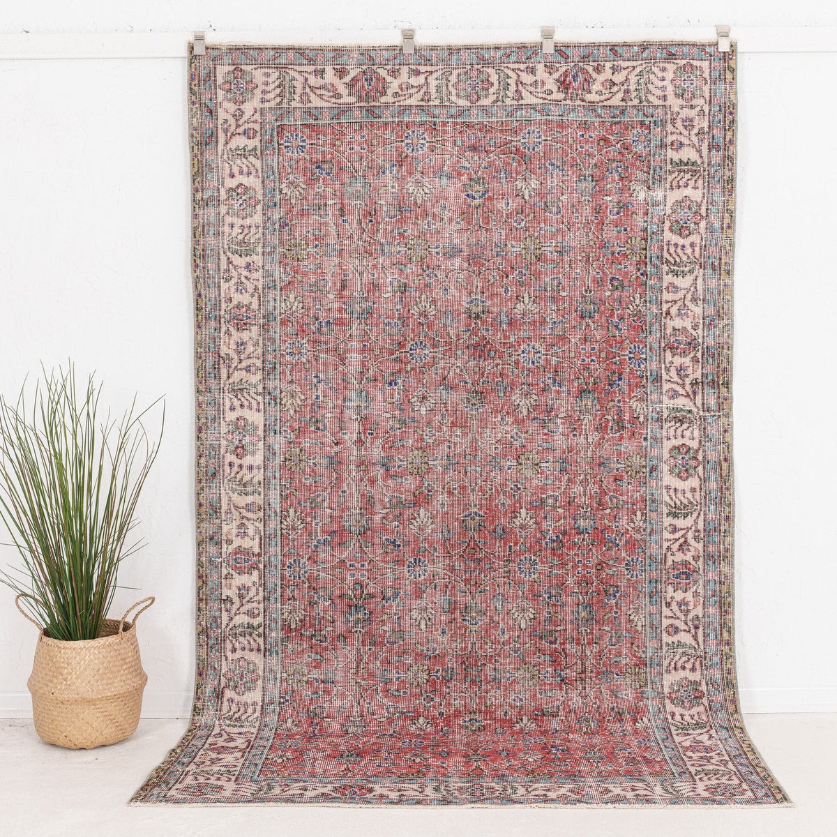 Xaerisaria - Vintage Turkish Area Rug