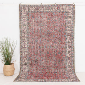 Xaerisaria - Vintage Turkish Area Rug