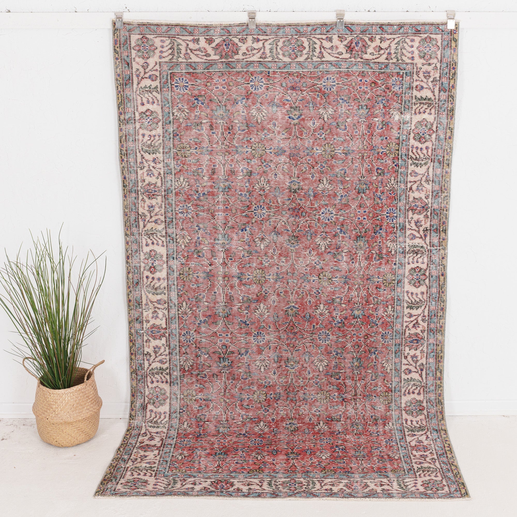 Xaerisaria - Vintage Turkish Area Rug