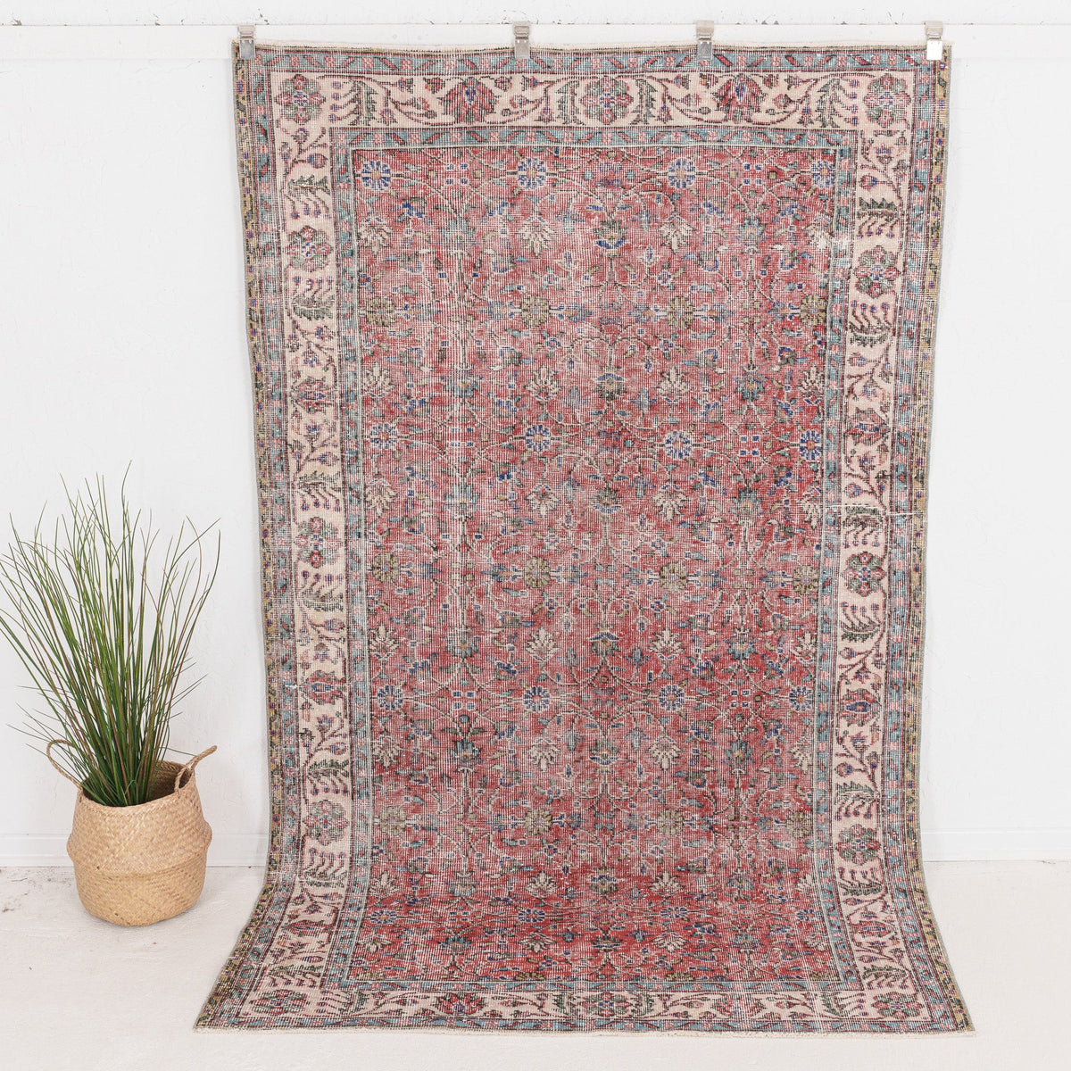 Xaerisaria - Vintage Turkish Area Rug