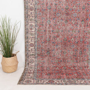 Xaerisaria - Vintage Turkish Area Rug