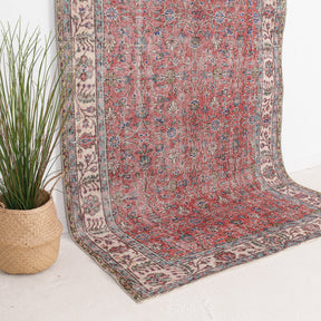 Xaerisaria - Vintage Turkish Area Rug