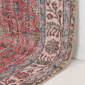 Xaerisaria - Vintage Turkish Area Rug