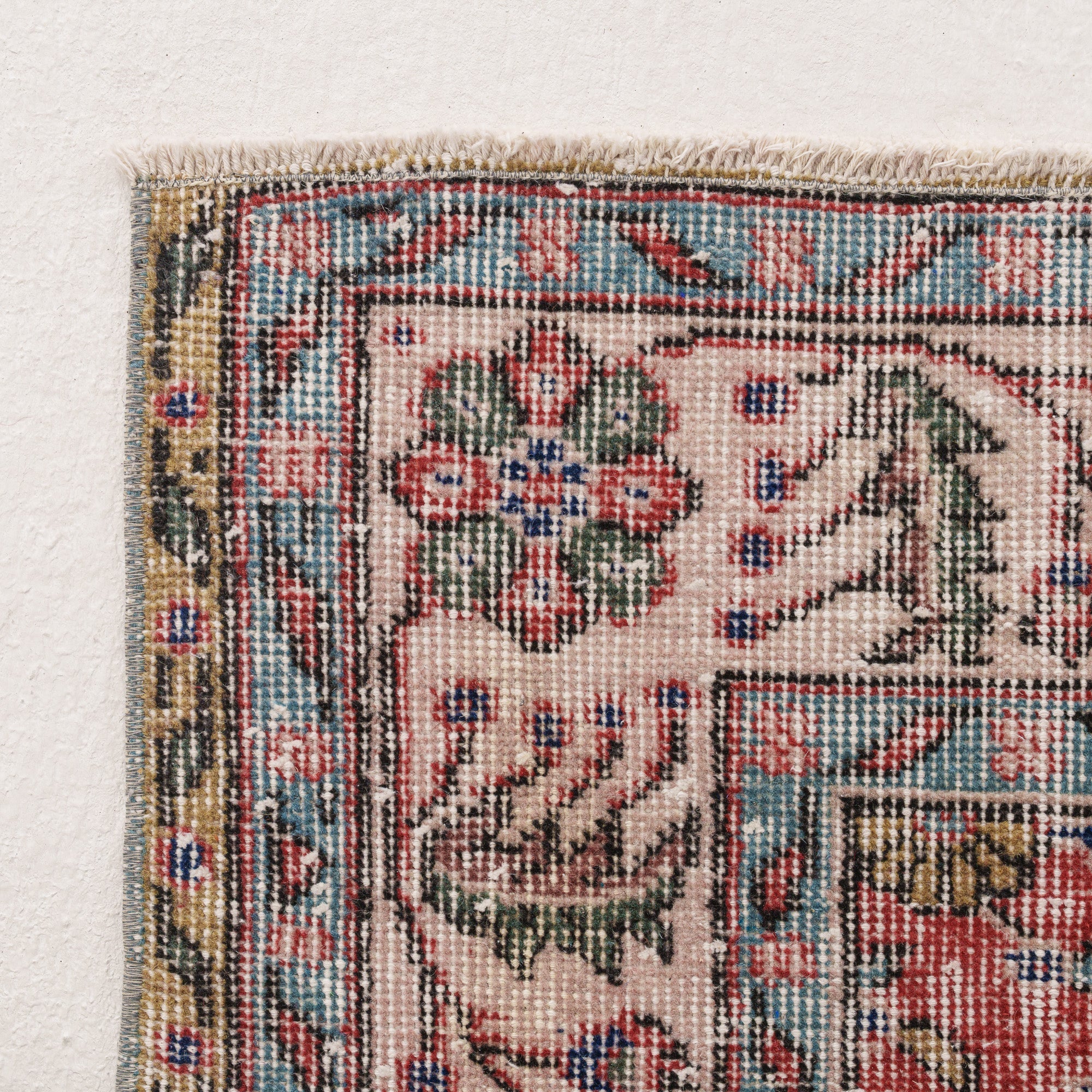 Xaerisaria - Vintage Turkish Area Rug