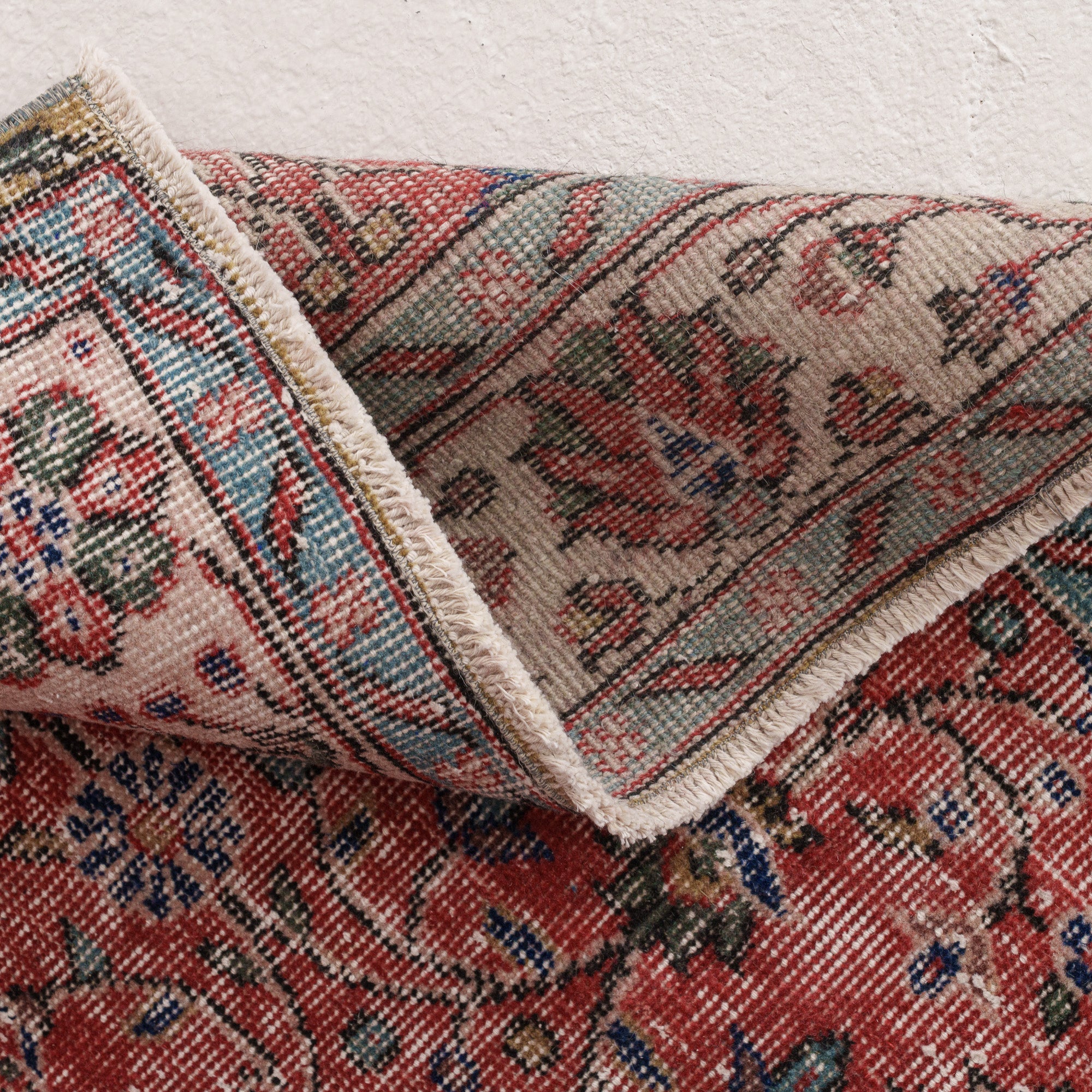 Xaerisaria - Vintage Turkish Area Rug