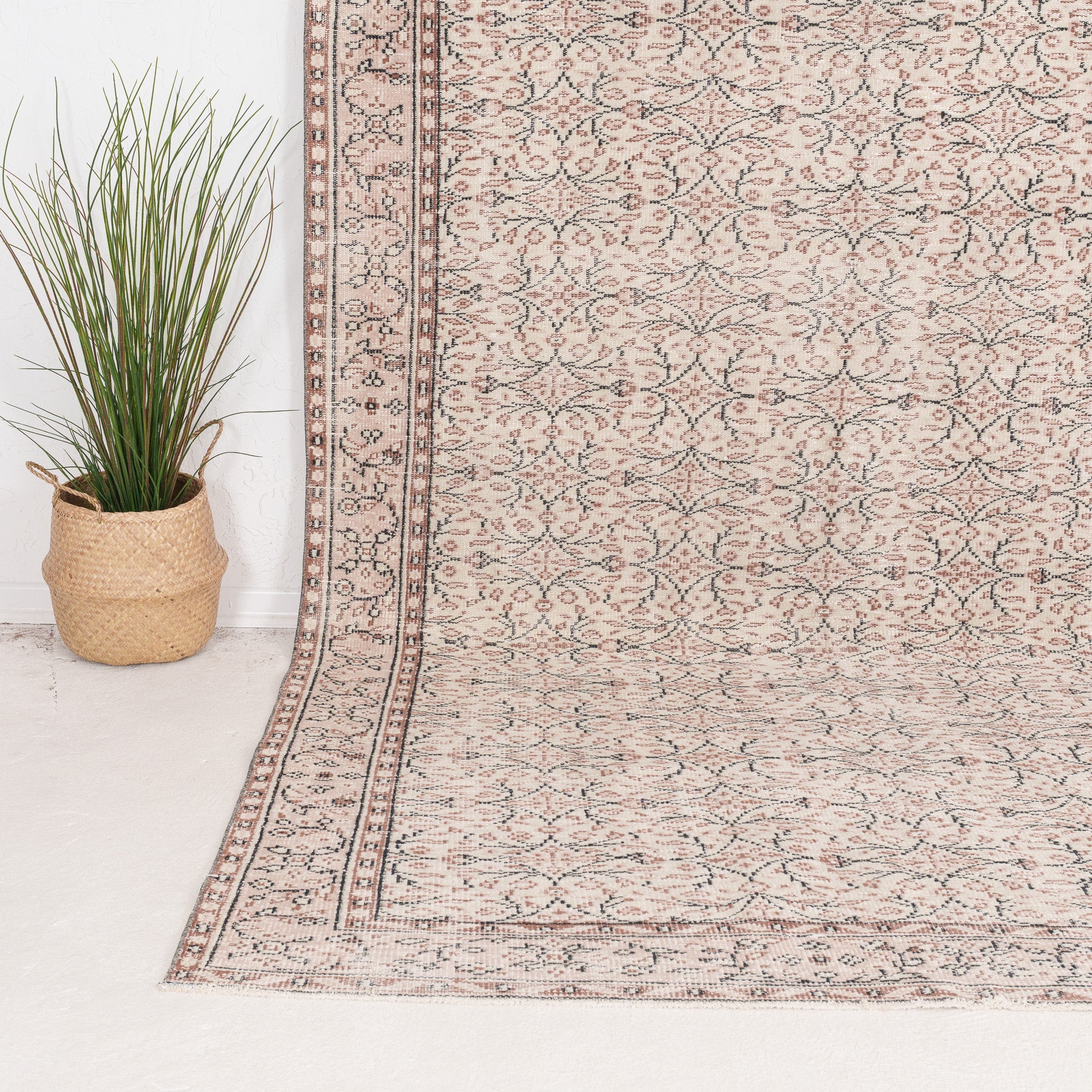 Yaelisis - Vintage Turkish Area Rug