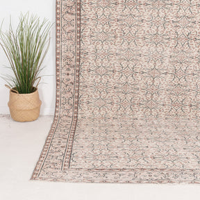 Yaelisis - Vintage Turkish Area Rug