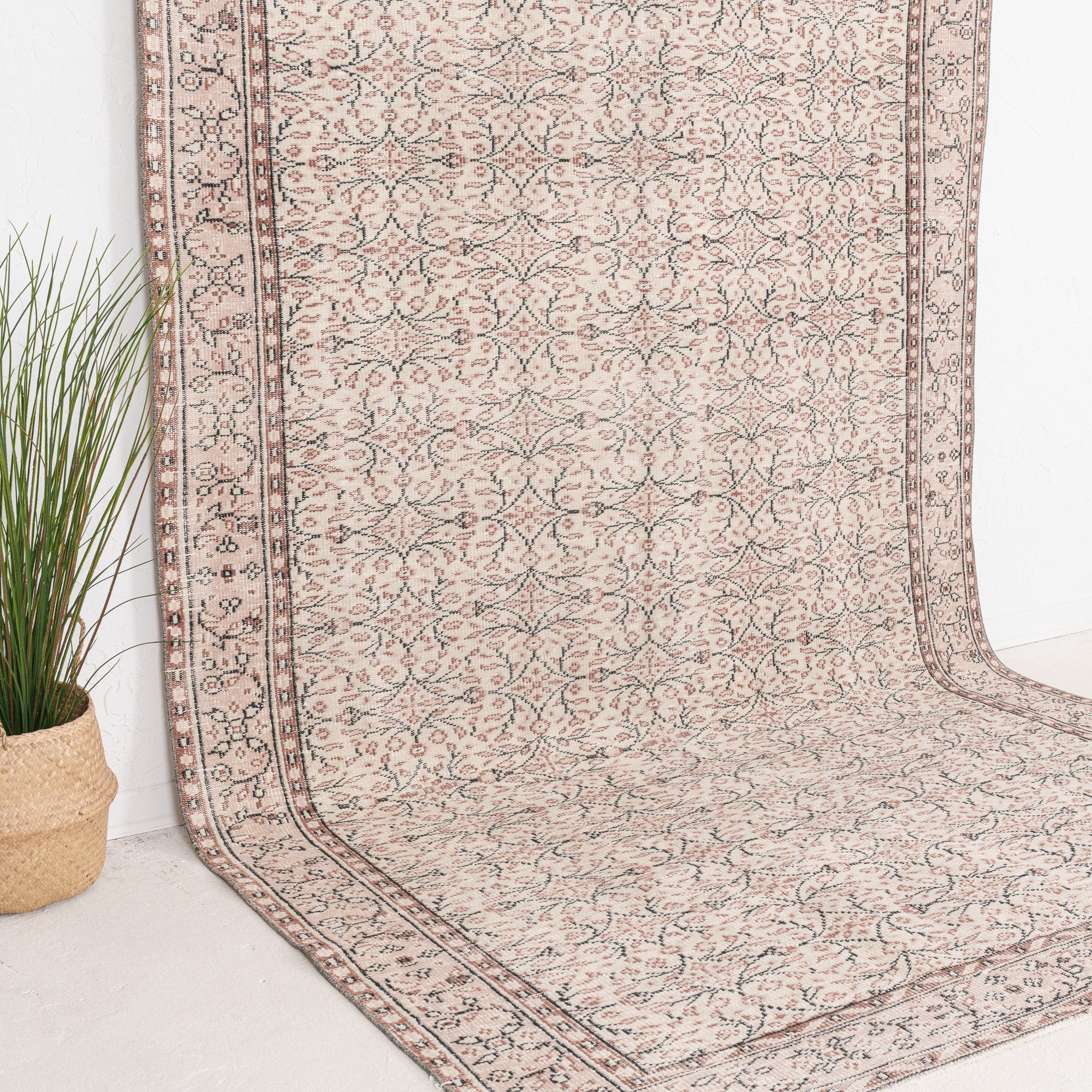 Yaelisis - Vintage Turkish Area Rug