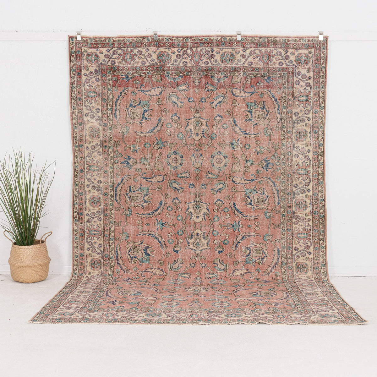 Xaerisena - Vintage Turkish Area Rug