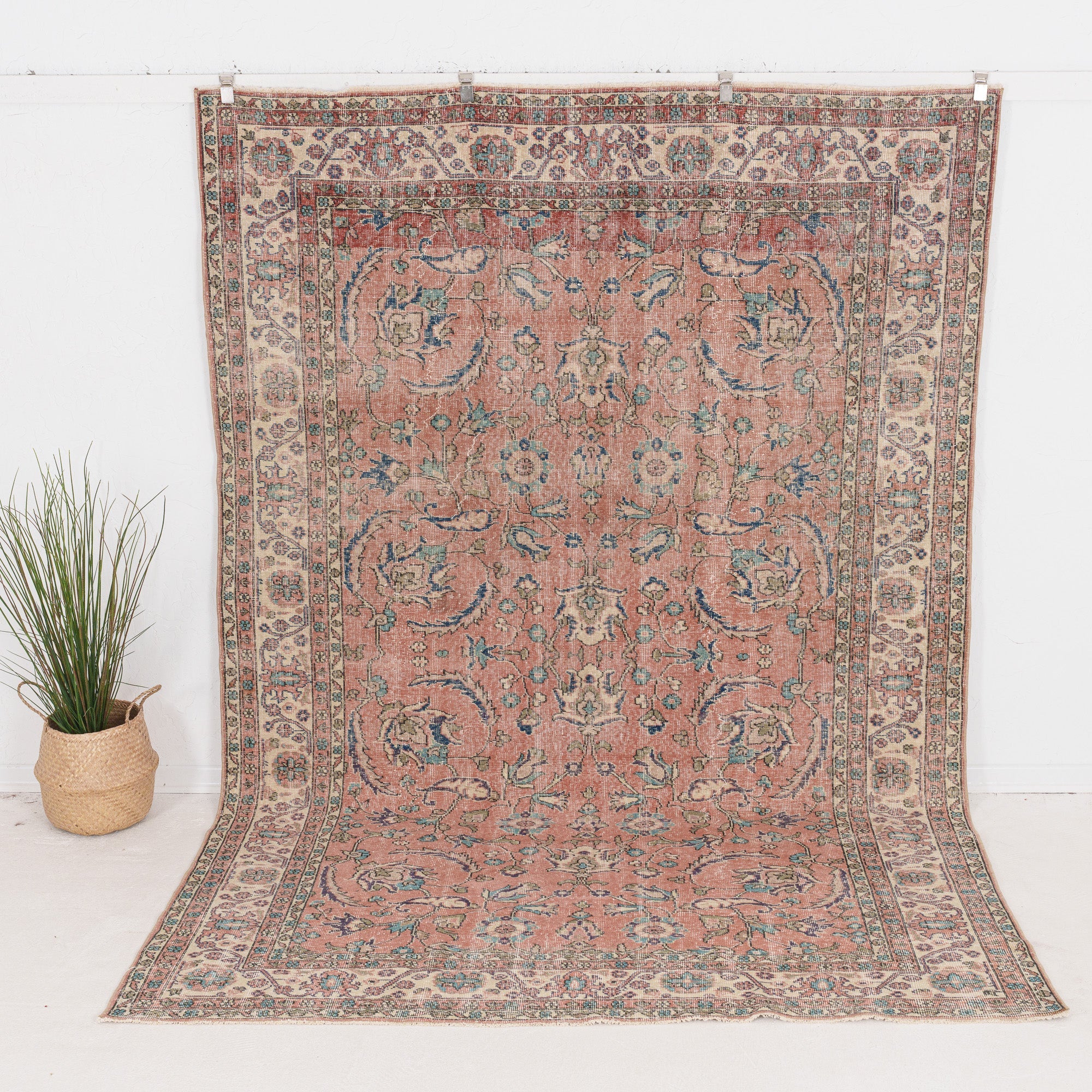 Xaerisena - Vintage Turkish Area Rug