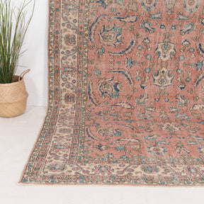Xaerisena - Vintage Turkish Area Rug