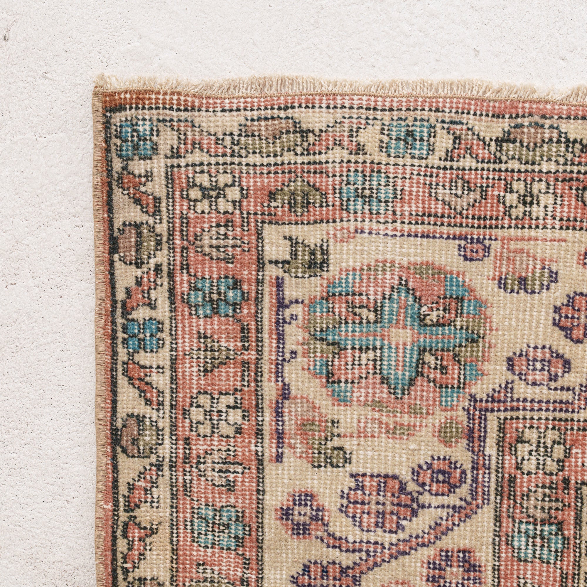 Xaerisena - Vintage Turkish Area Rug