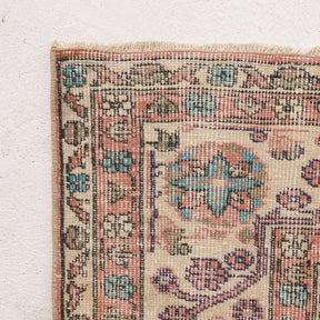 Xaerisena - Vintage Turkish Area Rug