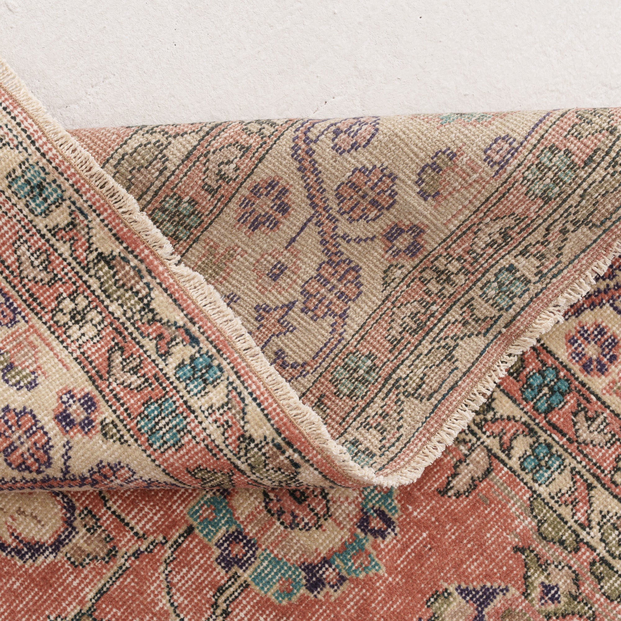 Xaerisena - Vintage Turkish Area Rug