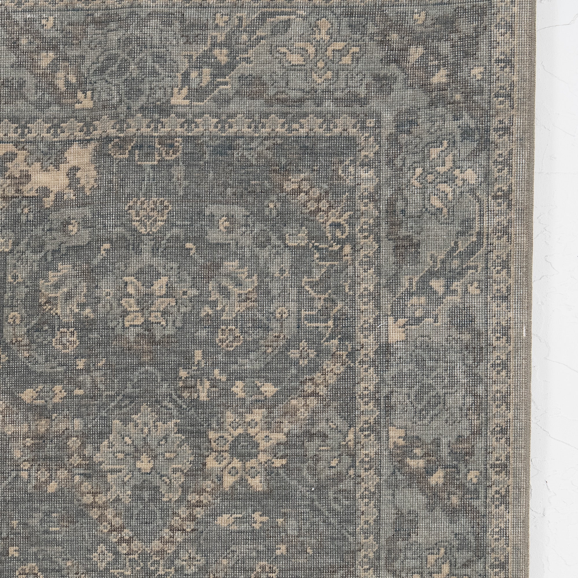 Vioniselle - Vintage Turkish Area Rug