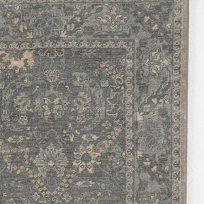 Vioniselle - Vintage Turkish Area Rug