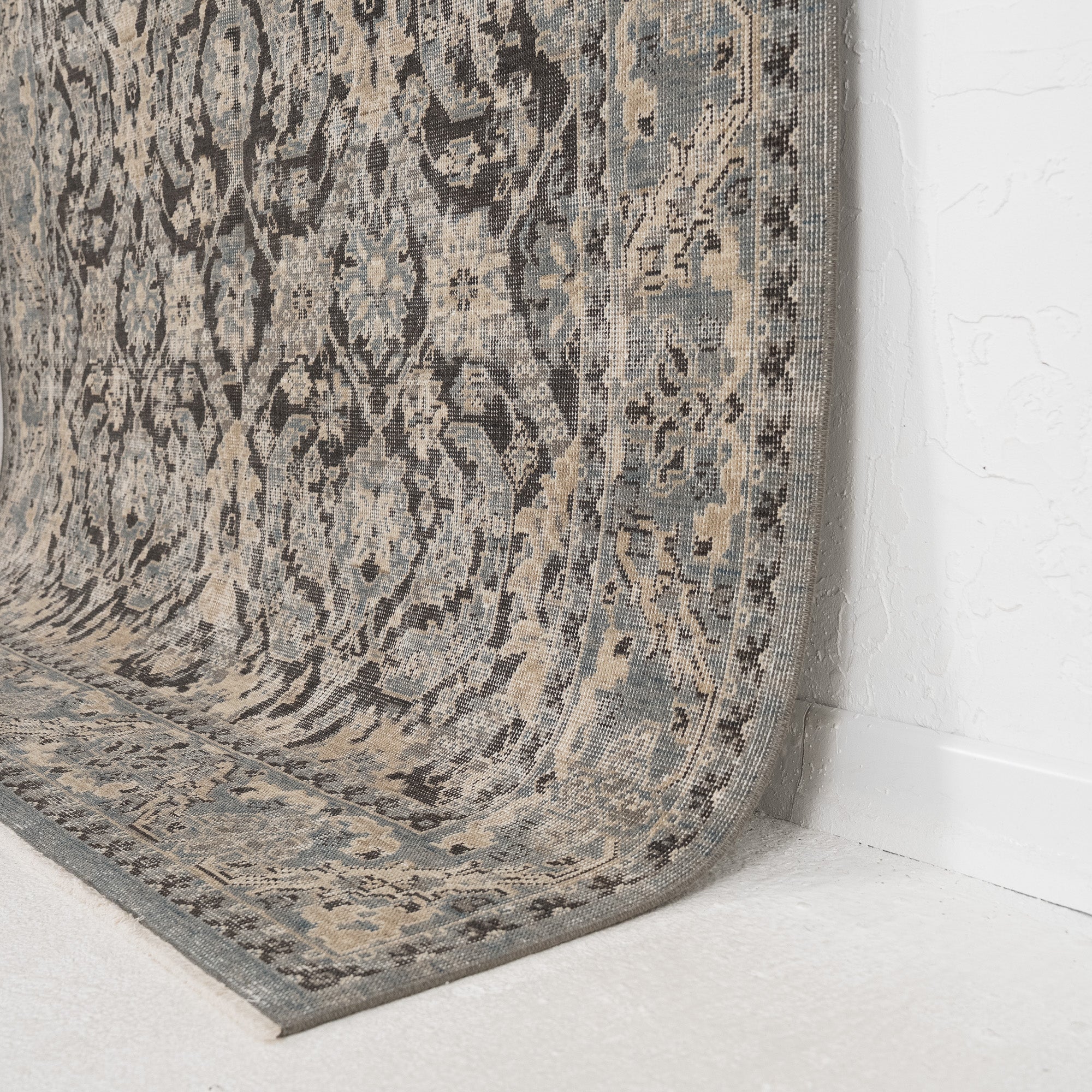 Velinara - Vintage Turkish Area Rug