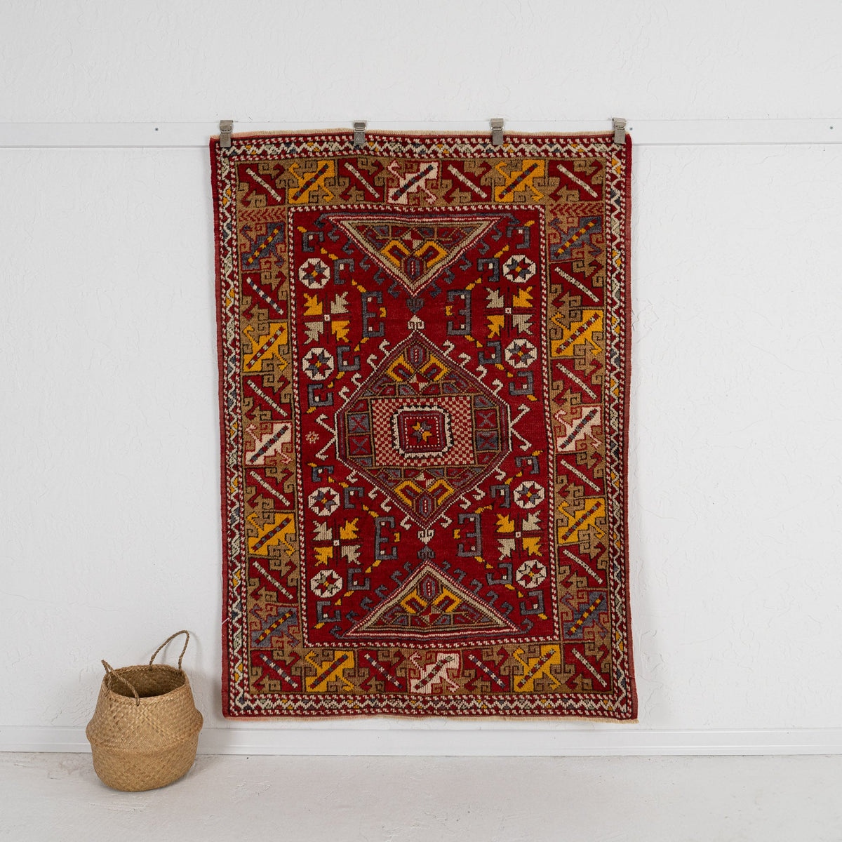 red vintage 4x6 accent rug - perfect for the living room, bedroom, office, dining room, entryway