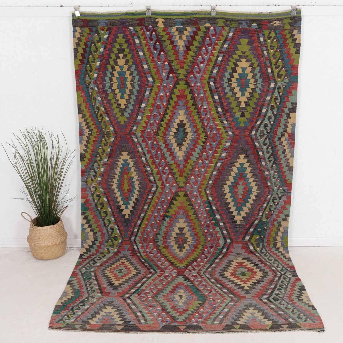 Qaelinia - Vintage Turkish Area Rug