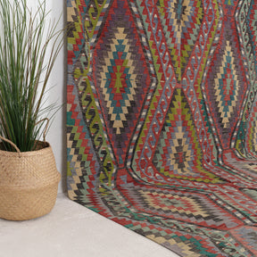 Qaelinia - Vintage Turkish Area Rug