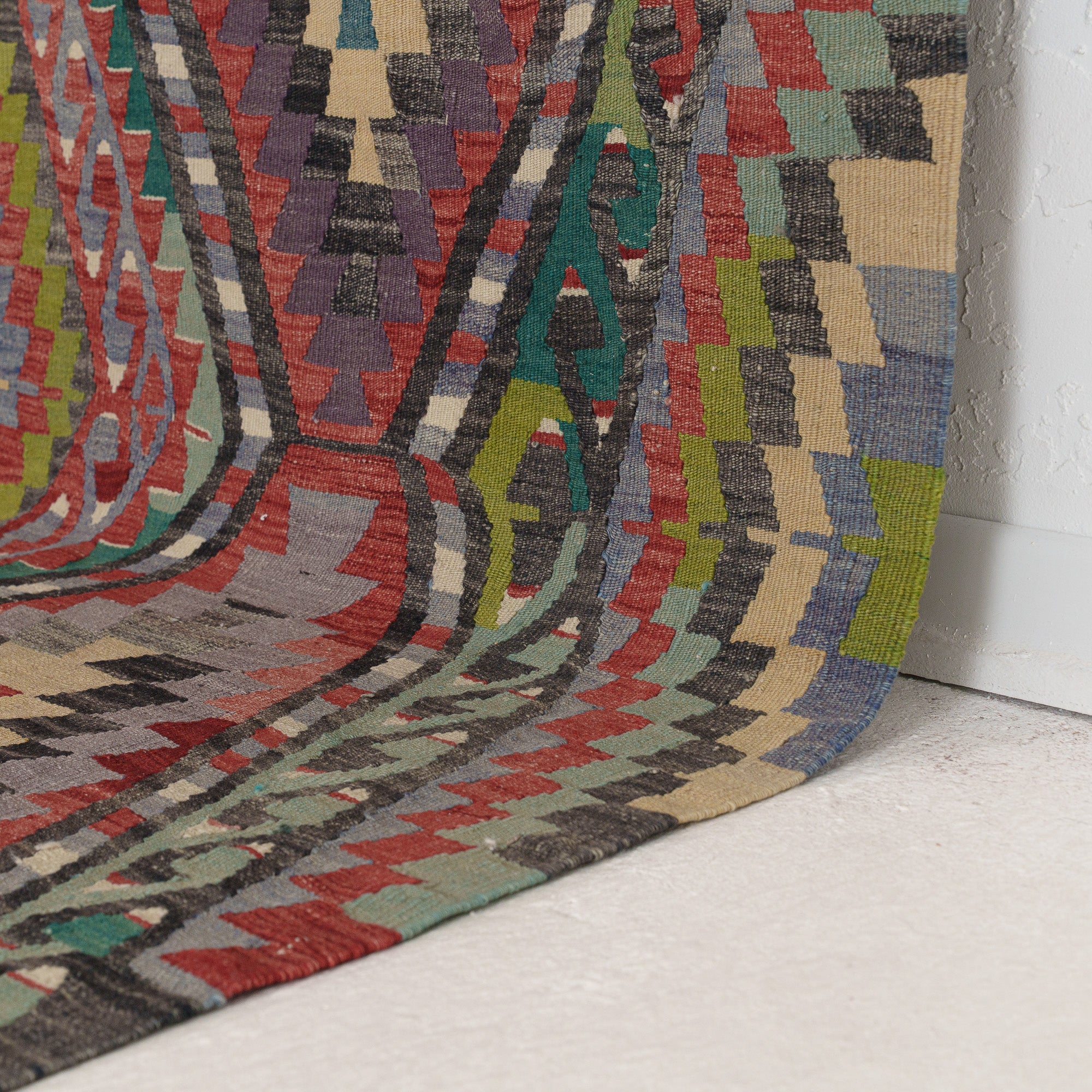 Qaelinia - Vintage Turkish Area Rug