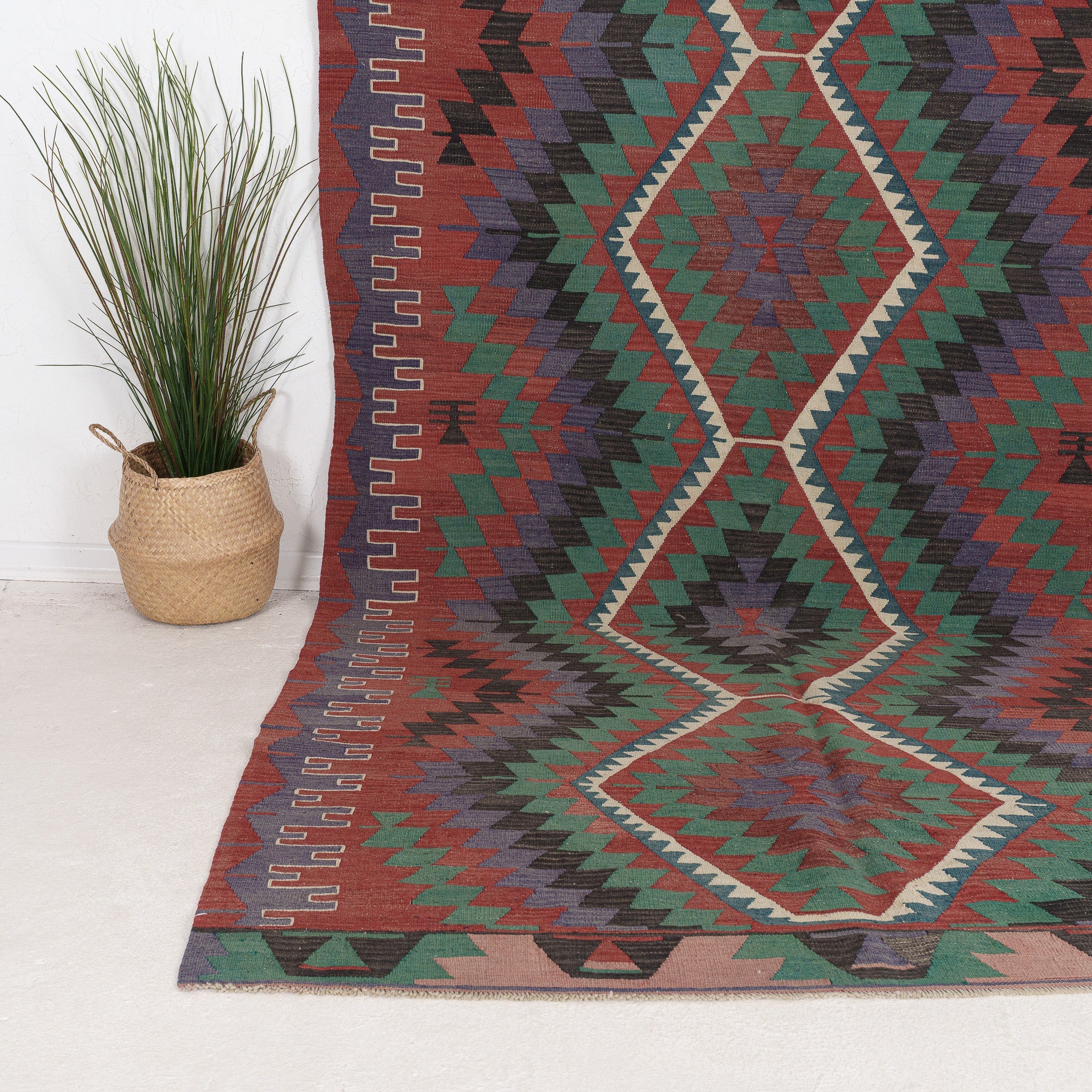 Qaelinin - Vintage Turkish Area Rug